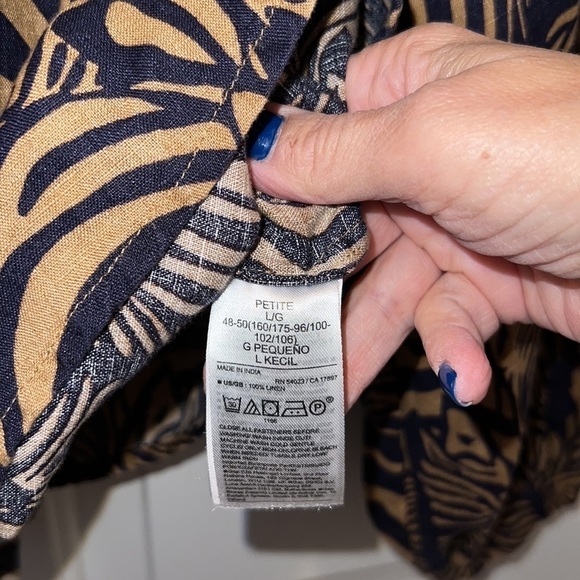 Banana Republic Boho Style Tunic Top Large Petite
Navy Blue Tan Zebra Animal - Picture 10 of 11